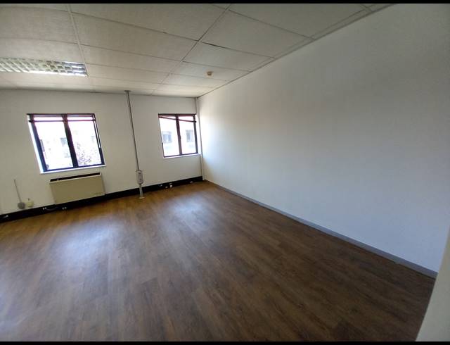 209M² OFFICE TO LET IN BRYANSTON